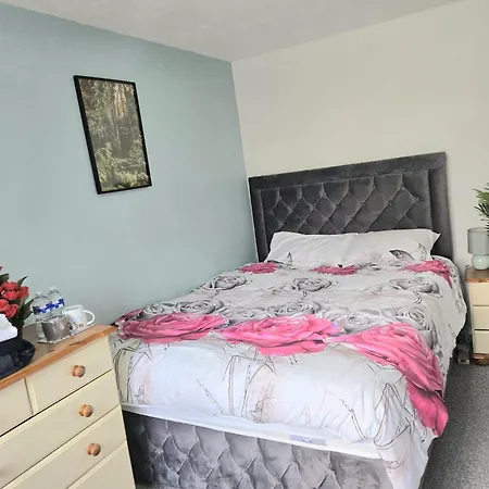 A Cosy With A King-sized Bed & Netflix Tv